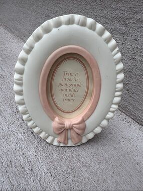 VTG Avon Pink Bow Oval Picture Frame